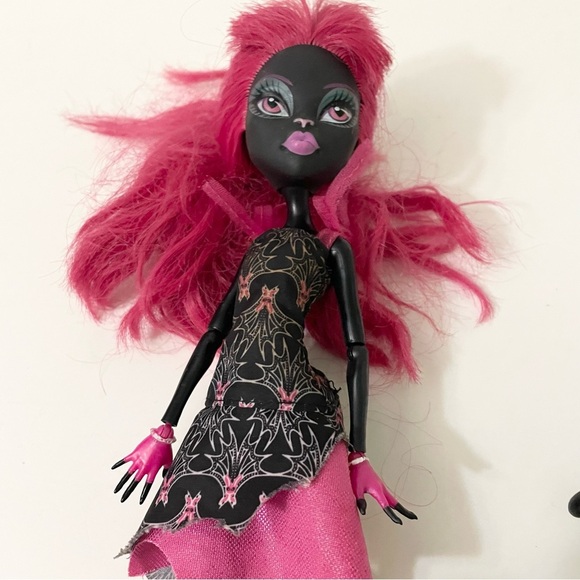Monster High Catty Noir Doll - Picture 3 of 16